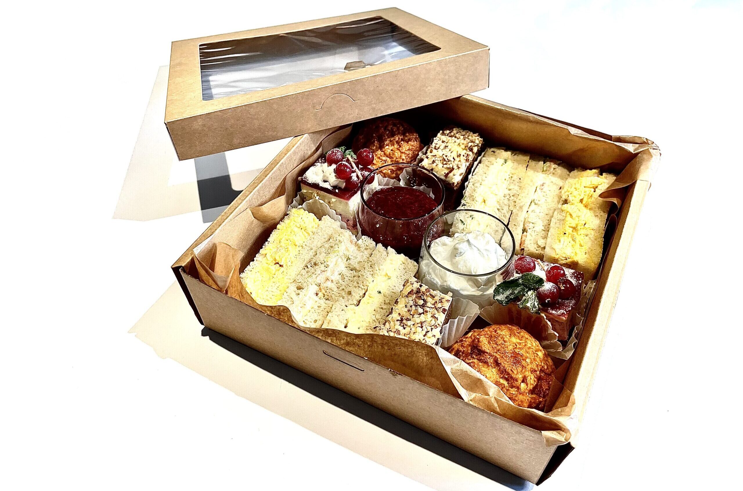 AFTERNOON TEA BOX – tarjouspaketti 2:lle