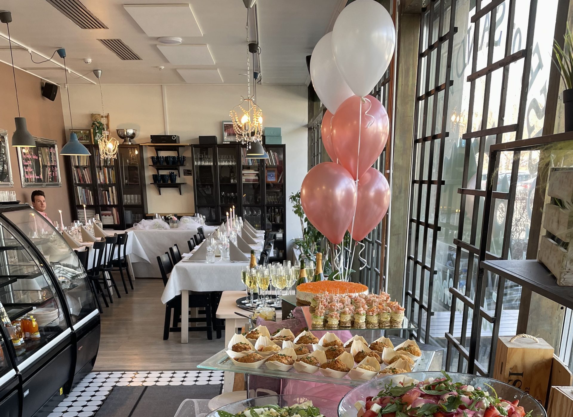 VAPPUAATON 30.4 LOUNAS BUFFET, minimi 10:lle