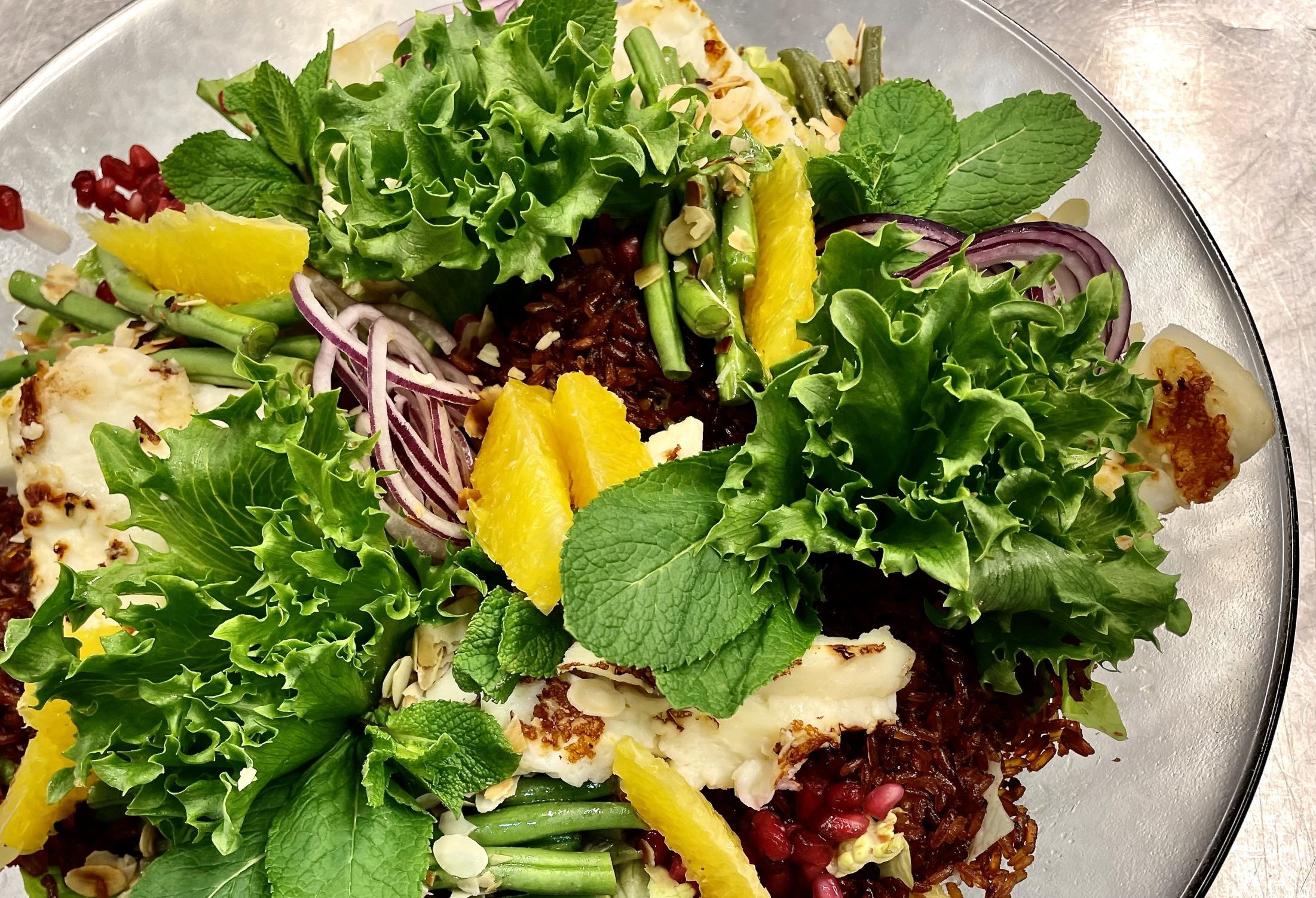 CRISPY RICE HALLOUMI SALAD